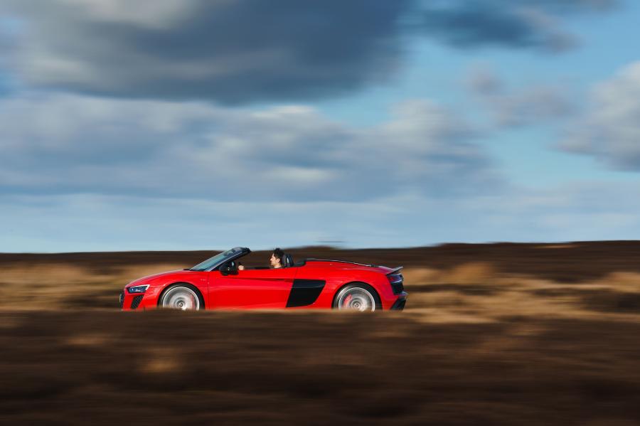  Audi R8 V10 Performance Spyder 2019 года  (UK) (фото 17 из 40)